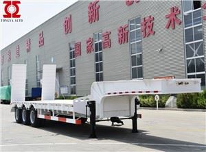 Vrachtwagentrailer met laag bed