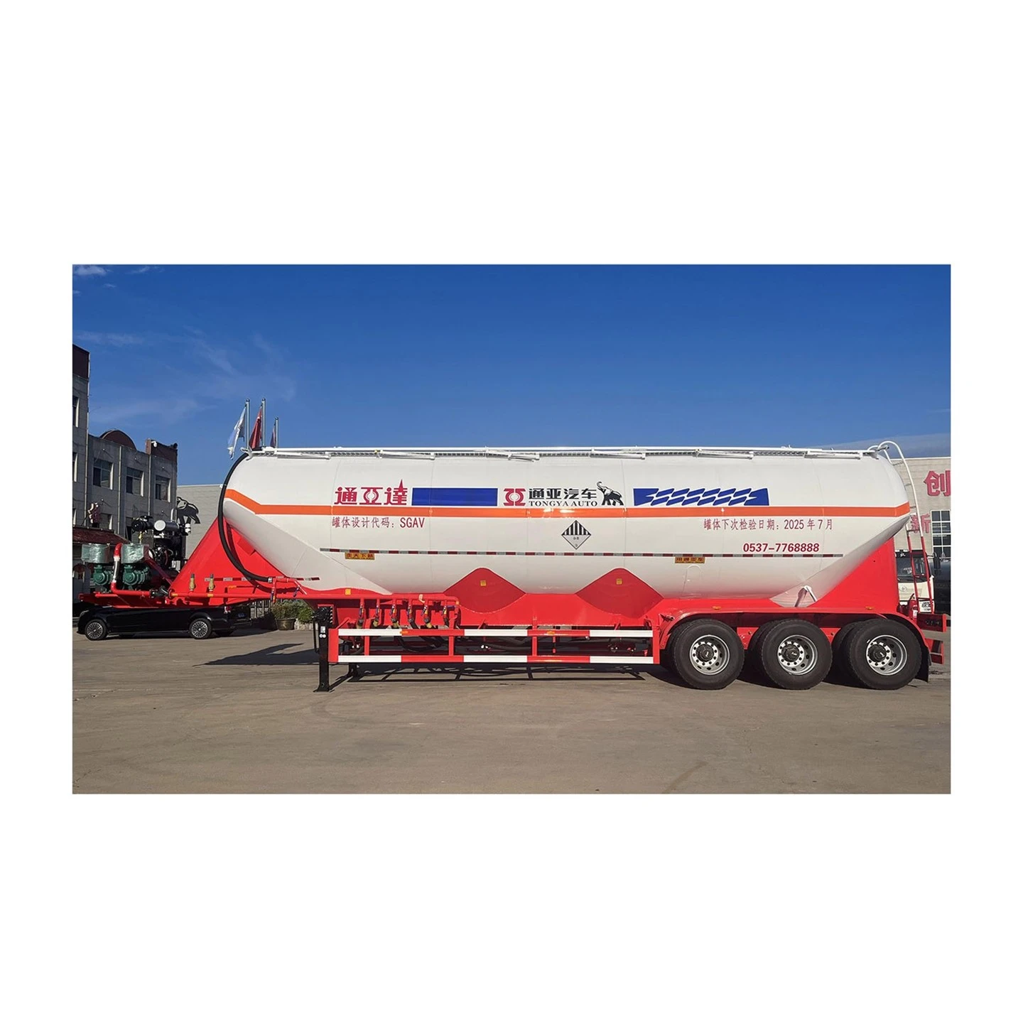 Semi -trailer van poedertanker